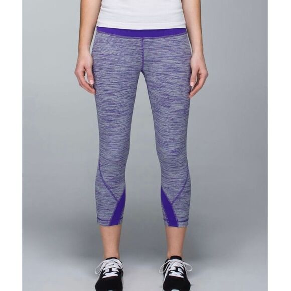 Lululemon Run Women’s Inspire Crop II All Luxtreme Leggings Bruised Berry Size 4 - Picture 1 of 9